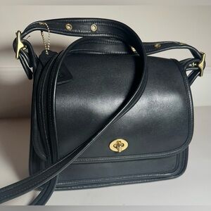 Vintage Coach Rambler – Black Leather Turnlock Crossbody